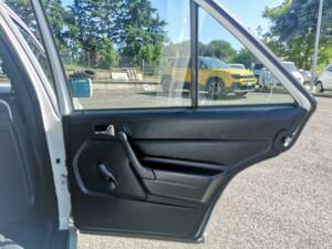 Image 19/34 of Mercedes-Benz 190 E 1.8 (1991)