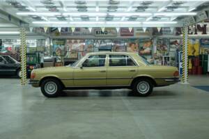 Image 4/50 de Mercedes-Benz 280 SE (1975)