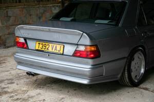 Image 40/43 of Mercedes-Benz 300 CE 3.2 AMG (1990)