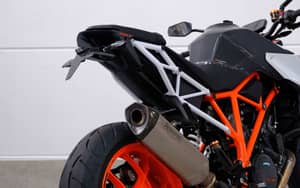 Image 76/83 of KTM 1290 Super Duke R (2018)