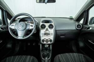 Bild 7/40 von Opel Corsa 1.2 (2008)