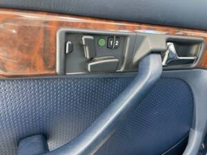 Image 19/40 de Mercedes-Benz 560 SEL (1987)