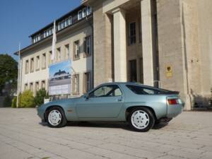 Afbeelding 6/67 van Porsche 928 S (1985)
