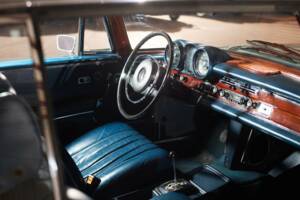 Image 32/91 of Mercedes-Benz 280 SE (1970)