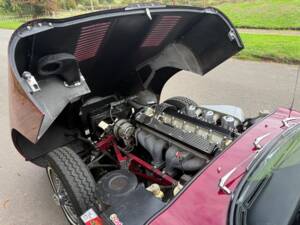 Immagine 19/29 di Jaguar E-Type (1970)