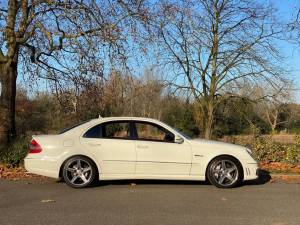 Image 7/47 of Mercedes-Benz E 63 AMG (2006)