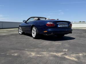 Image 7/20 of Jaguar XKR (2002)