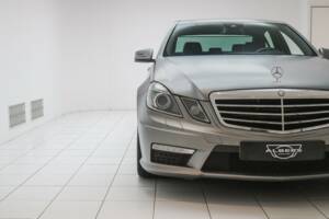 Bild 14/19 von Mercedes-Benz E 63 AMG (2009)