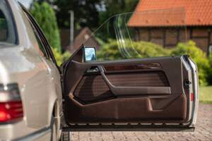 Immagine 40/73 di Mercedes-Benz 300 CE (1991)