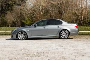 Bild 4/50 von BMW 550i (2006)
