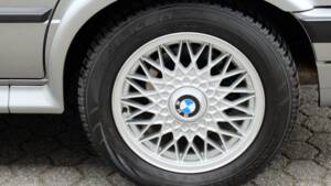 Bild 53/56 von BMW 325ix (1987)