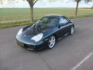 Bild 2/73 von Porsche 911 Carrera 4S (2004)
