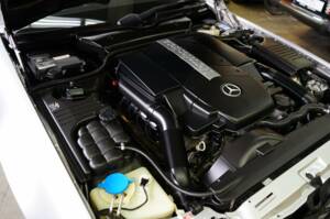 Image 28/33 of Mercedes-Benz SL 500 (2001)