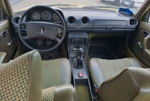 Bild 9/49 von Mercedes-Benz 200 (1979)
