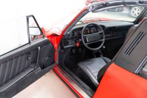 Image 7/31 of Porsche 911 Carrera 3.2 (1988)