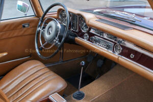 Image 10/33 de Mercedes-Benz 280 SL (1969)