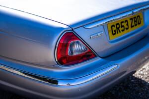 Image 18/50 of Jaguar XJ 8 4.2 (2003)