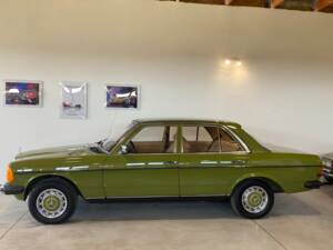 Immagine 71/91 di Mercedes-Benz 240 D (1981)