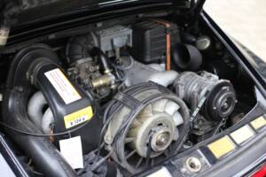 Image 15/43 of Porsche 911 Carrera 3.2 (1985)