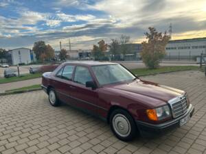 Image 6/10 de Mercedes-Benz 200 D (1989)