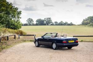 Bild 28/46 von Mercedes-Benz E 320 (1994)