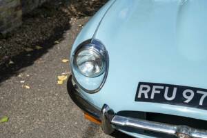 Image 38/50 de Jaguar E-Type (1968)