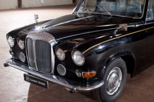 Image 11/70 of Daimler DS 420 (1976)