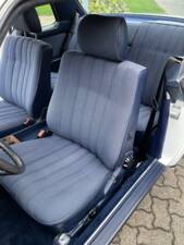 Image 16/24 de Mercedes-Benz 230 CE (1985)