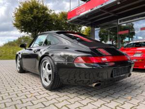 Image 6/19 of Porsche 911 Carrera 4 (1997)