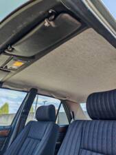 Bild 35/37 von Mercedes-Benz 200 E (1989)