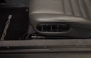Image 22/23 of Porsche 911 Carrera 3.2 (WTL) (1989)