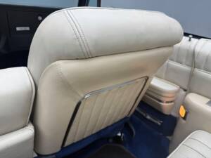 Image 18/23 of Oldsmobile Ninety-Eight (1968)