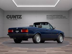 Image 7/27 of BMW 320i (1990)
