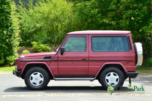 Immagine 2/49 di Mercedes-Benz 230 GE (SWB) (1993)
