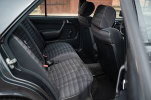 Bild 44/74 von Mercedes-Benz 190 E (1990)