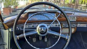 Image 23/61 de Mercedes-Benz 220 S Cabriolet (1957)