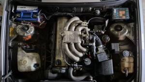 Image 16/18 of BMW 325i (1987)