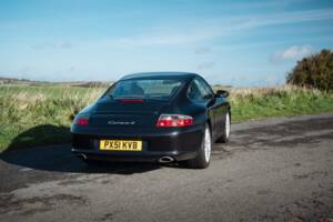 Image 22/50 of Porsche 911 Carrera 4 (2001)