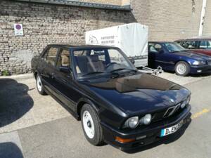 Afbeelding 3/8 van BMW M 535i (1987)