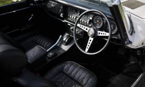 Image 4/39 of Jaguar E-Type V12 (1972)