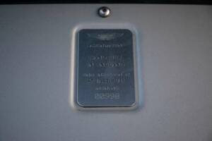 Image 21/39 of Aston Martin V12 Vanquish (2003)