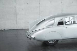 Image 22/50 of Tatra T 87 (1949)