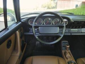 Image 24/42 of Porsche 911 Carrera 2 (1900)