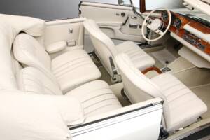 Image 19/27 of Mercedes-Benz 300 SE (1967)