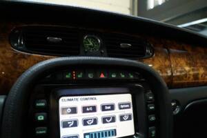 Image 48/50 of Jaguar XJ 8 4.2 (2007)
