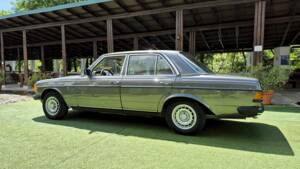 Image 19/71 of Mercedes-Benz 240 D (1980)