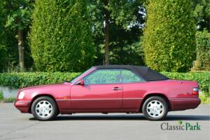 Bild 7/50 von Mercedes-Benz E 200 (1994)