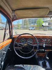 Image 10/18 of Jaguar S-Type 3.8 (1964)