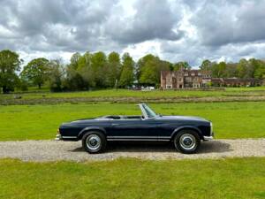 Image 3/55 of Mercedes-Benz 230 SL (1967)