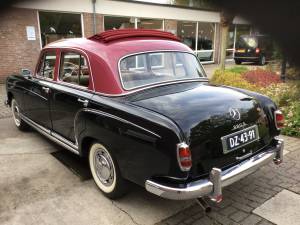 Image 2/25 of Mercedes-Benz 220 S (1958)